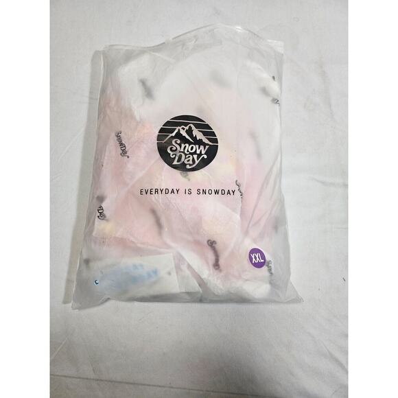 ITSSNOWDAY Snowday Red Snowflake Shorts XXL with Bag and Tags - Picture 3 of 15